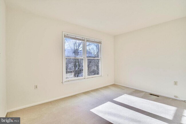 Building Photo - 3023 Oakton Meadows Ct