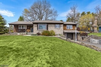 Building Photo - 487 W Shore Trail