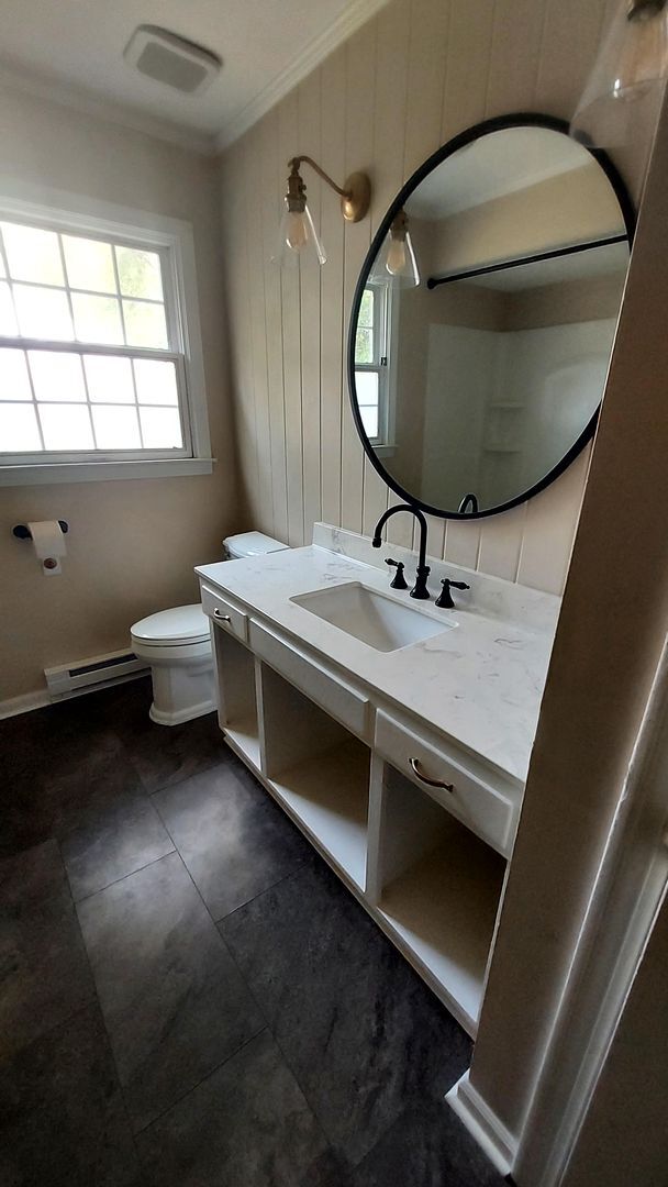 Building Photo - 2 Bedroom 1 Bath 1025 Sqft Home Minutes to...