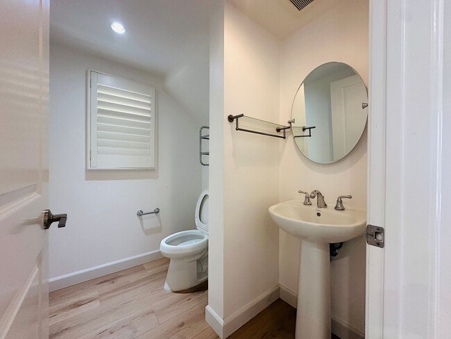 Building Photo - "Charming 3-Bedroom Sanctuary in Irvine: Spacious 2,100 Sq Ft Haven on Cherry Tree"