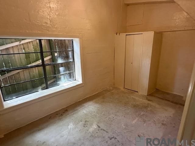 Building Photo - 659 W Main St