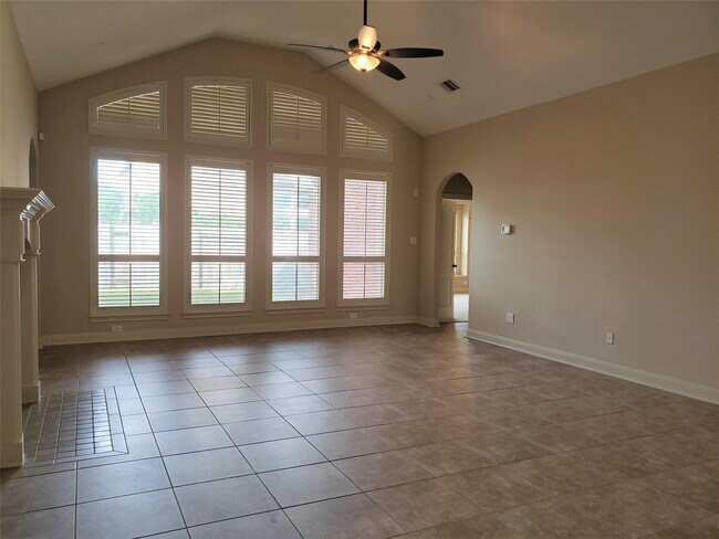 Building Photo - 5402 Valley Country Ln