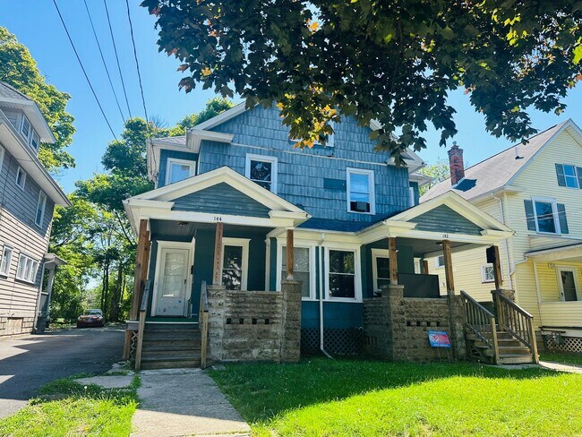 Building Photo - 142-144-144 Burrows St