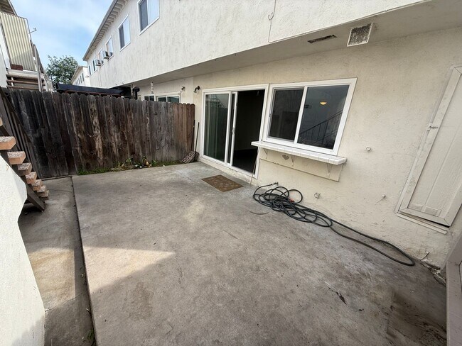 Building Photo - Paradise Manor Condo for lease