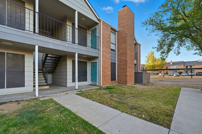 Building Photo - 2102 W Loop 289 Acc Rd