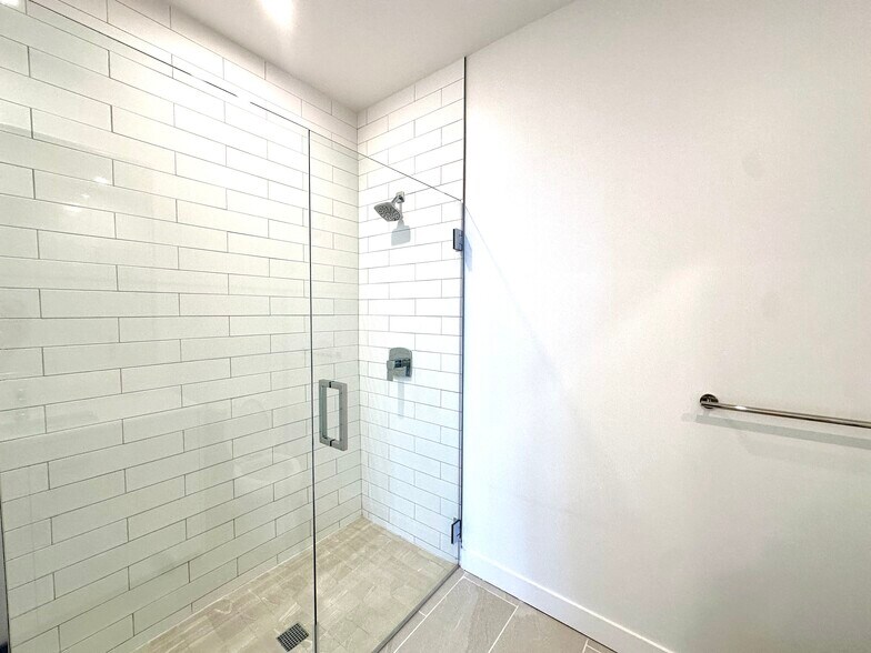 Building Photo - 3026 NW 1st Ave