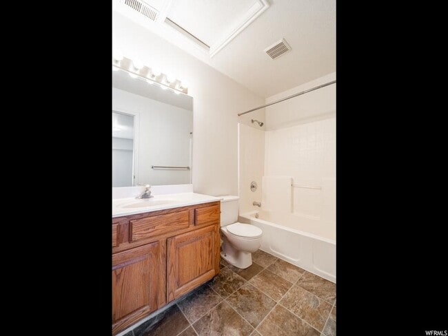 Building Photo - Updated 3 Bed Condo in Central American Fork!