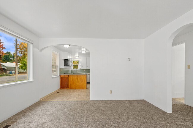 Building Photo - 1401 S Empire Way