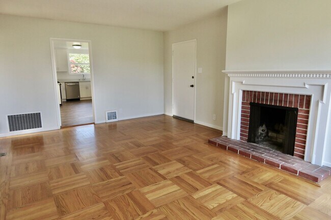 Building Photo - 52 Oakmont Dr
