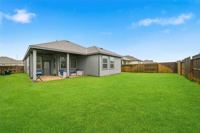 Building Photo - 4512 Bartagrass Dr