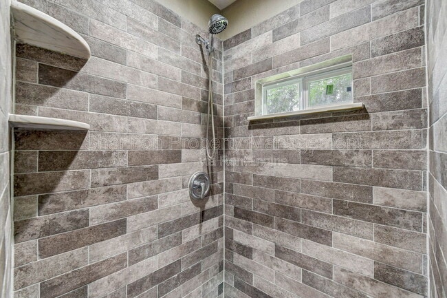 Building Photo - 15606 Dawnbrook Dr