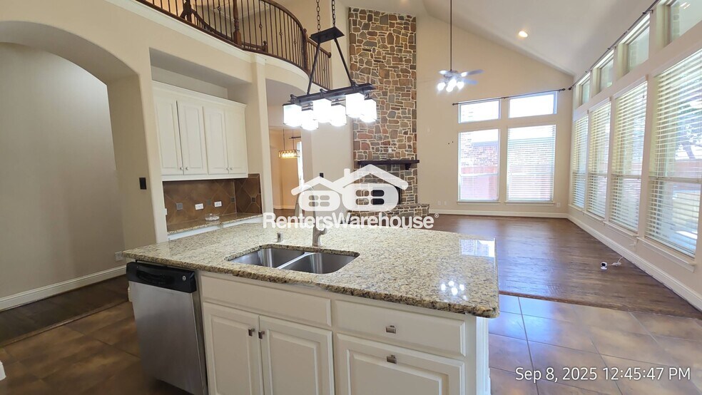 Building Photo - 5529 Bentrose Dr