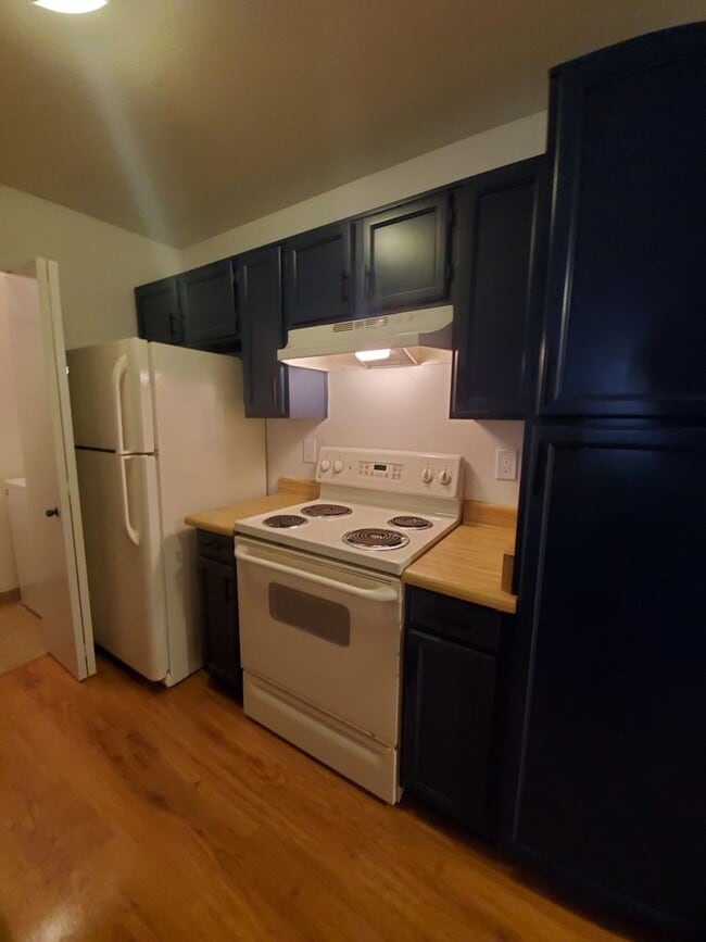Building Photo - Ground level 2 bed/2 bath condo- Guadalupe & Country Club