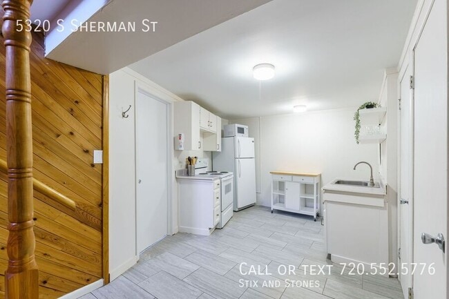 Building Photo - 5320 S Sherman St