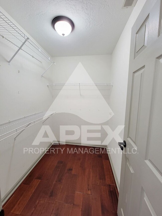 Building Photo - Beautiful 3 Bd/2.5 Ba Single Family home w/Bonus Rm in West Knoxville!