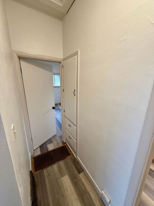 Building Photo - Approved Applicant - 2 Bedroom Newly Remod...