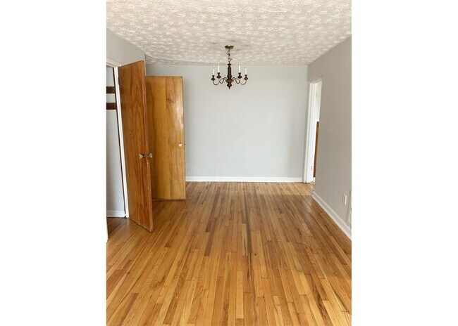 Building Photo - 596 Lowell Ave