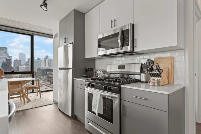 Building Photo - 1314 W Randolph St