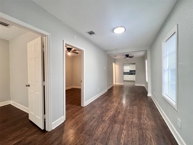 Building Photo - 2412 Stuart St