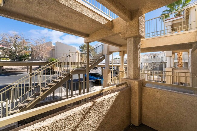 Building Photo - Stylish 2-Bed Condo in Gated Community