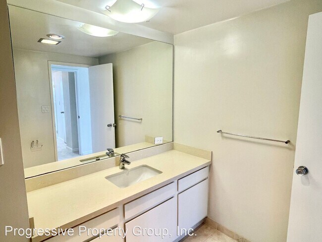 Building Photo - 1 br, 2 bath House - 2200 Sacramento Apart...