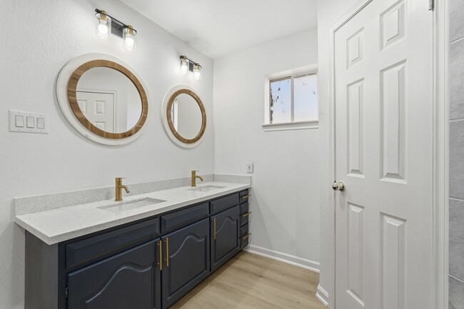 Building Photo - 11011 Almond Grove