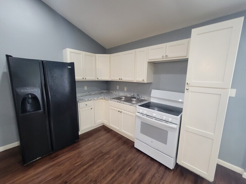 Building Photo - 16511 W Sandy Meadows Dr