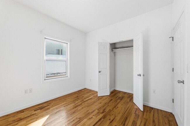 Building Photo - 54 Laidlaw Ave