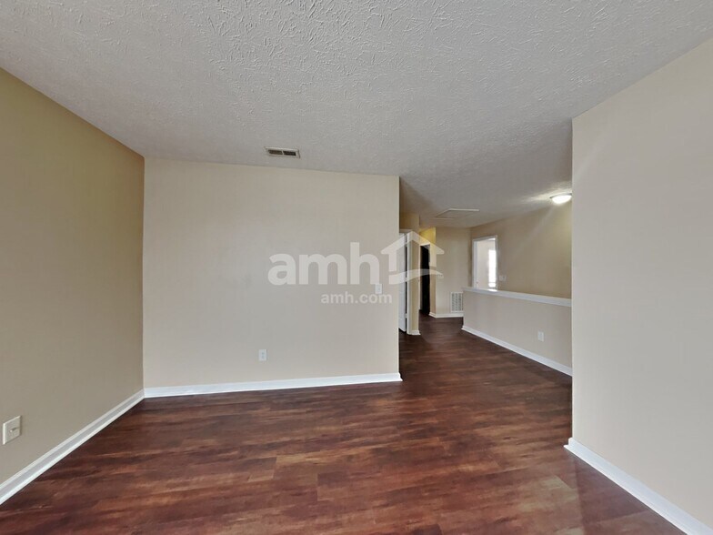 Building Photo - 18834 Planer Dr