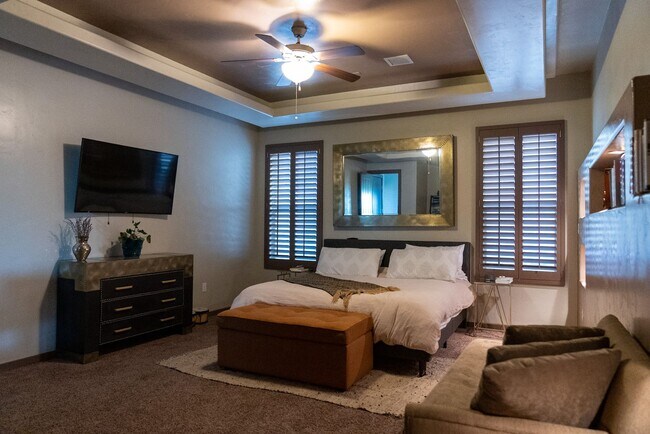 Building Photo - Stunning 4 bedroom, 2,5 bath home in West ...