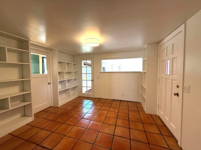 Building Photo - Charming Monterey Home in Quiet Neighborho...
