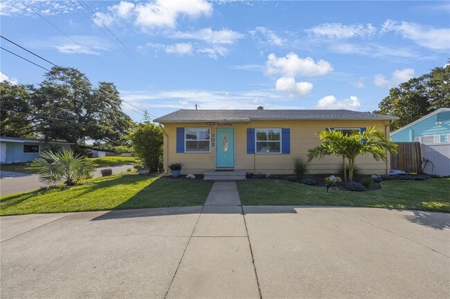 Building Photo - 702 Gray St S