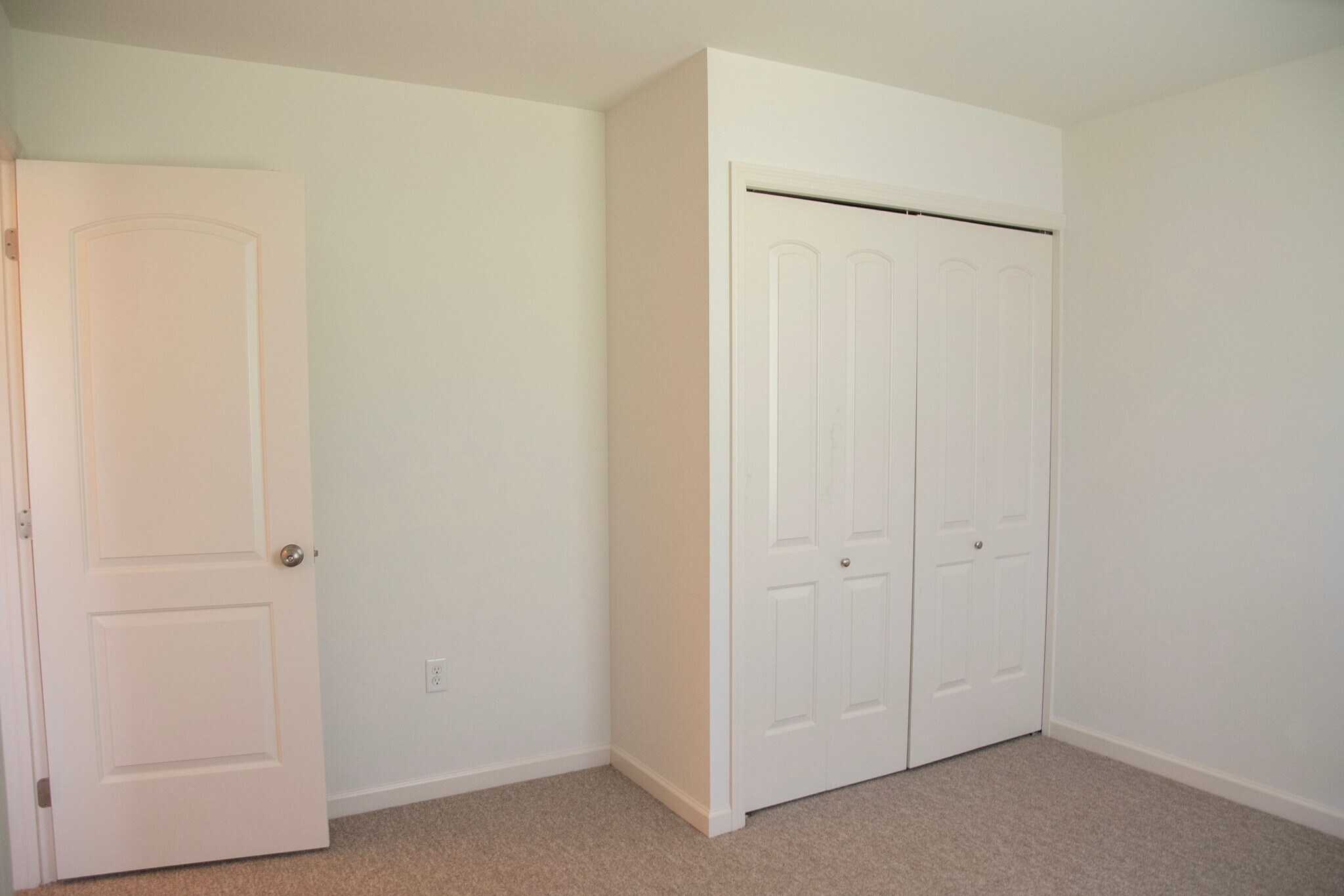 Building Photo - 635 Winding Ln