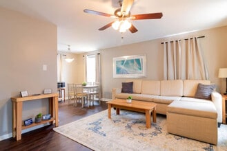 Building Photo - 3912 Crestview Dr