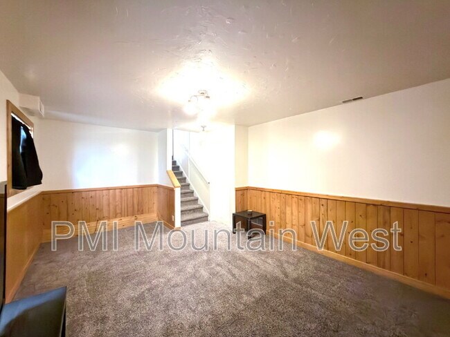 Building Photo - 1020 E 1275 N
