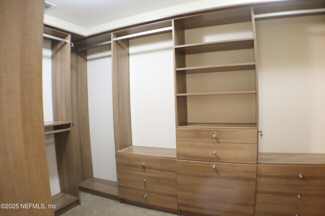 Building Photo - 175 Starlis Pl