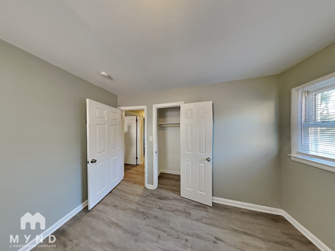 Building Photo - 303 Alda Dr