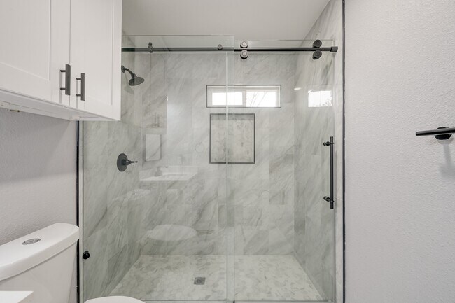 Building Photo - 513 Barkley St