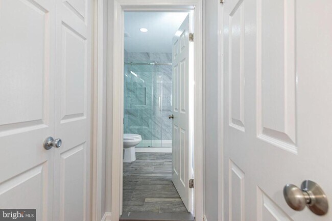 Building Photo - 7 Exeter Ct