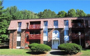Building Photo - 95 Woodsedge Dr
