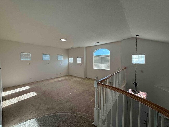 Building Photo - Spacious Cresleigh Ranch Home Near Schools...