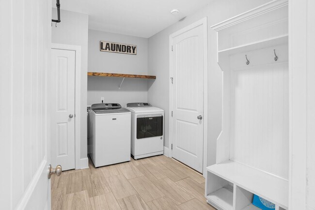 Building Photo - Stunning 4 bedroom 2.5 bath home located in Hampstead Wyndwater Community