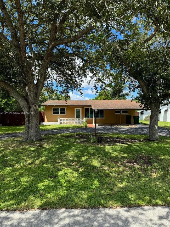 Primary Photo - 4449 SW 35th Ave