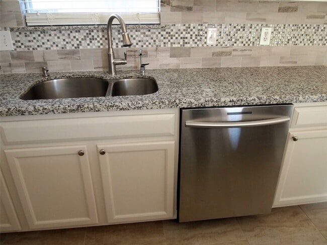 Building Photo - 20838 Kings Clover Ct