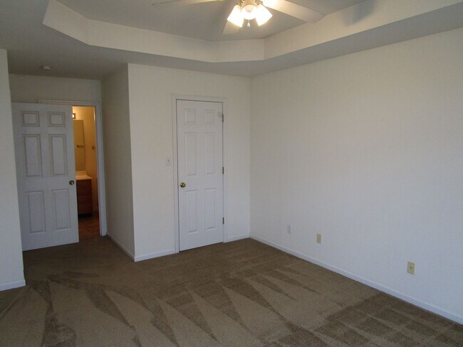 Building Photo - 5004-5006-5006 Betty Jean Way