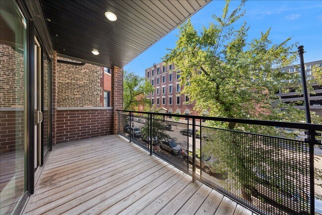 Building Photo - 3541 N Sheffield Ave