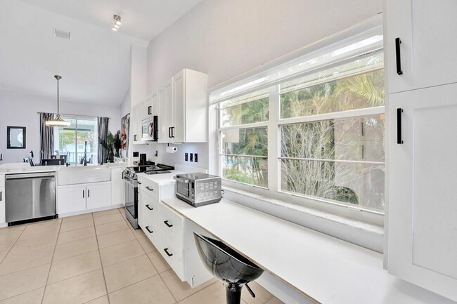 Building Photo - 7669 Springwater Pl