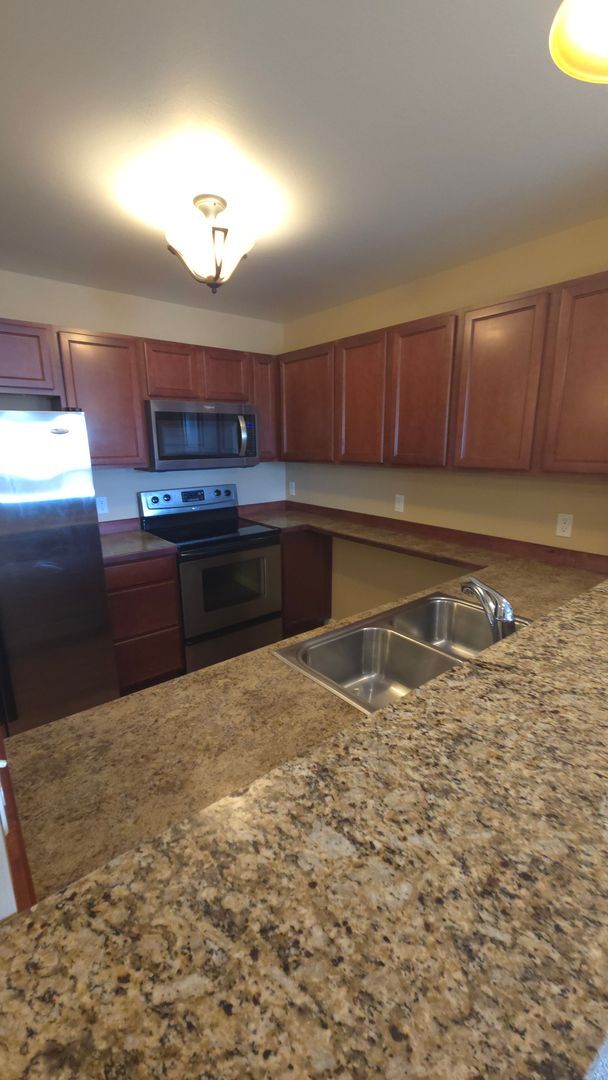 Building Photo - Amazing 2 Bedroom, 2 Bath Condo With 24-Ho...