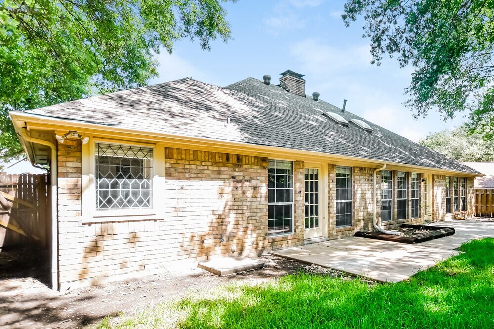 Building Photo - 712 Creek Tree Dr