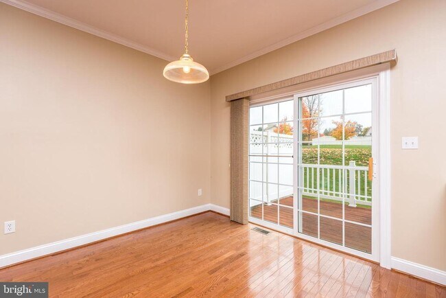 Building Photo - 3233 Meadow View Cir